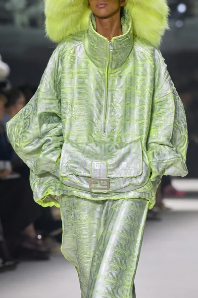 Look 120